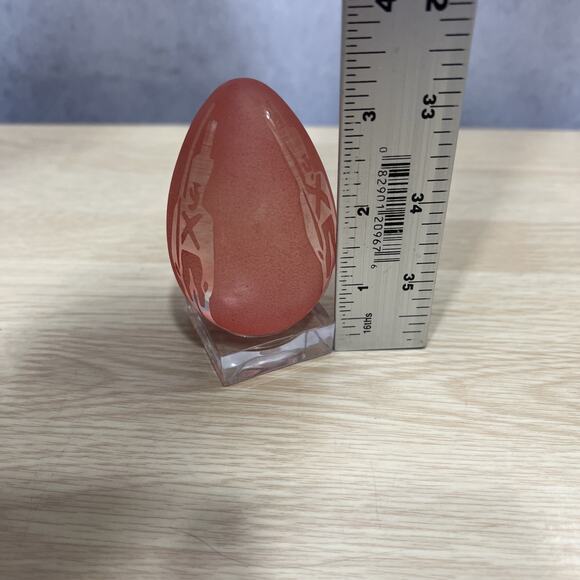 Glass Paperweight Egg Etched Nutcracker Soldier Design Pink Great Condition - Picture 6 of 6